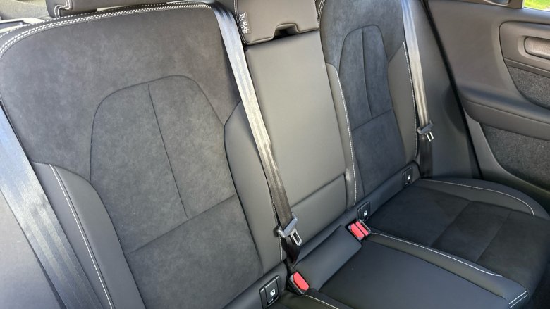 Volvo XC40 2.0 B4P Plus Dark 5dr Auto Petrol Estate